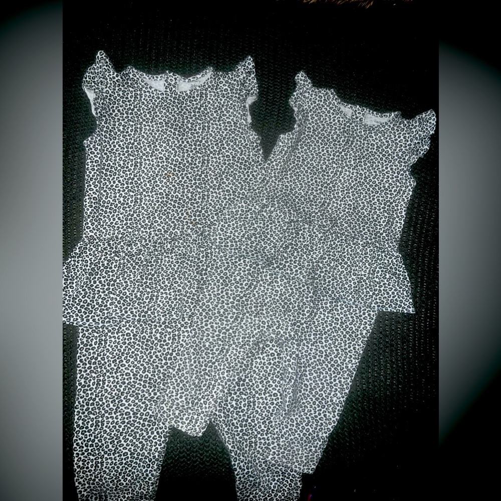 Leaopard Print Romper/ Jumpsuits w Ruffle Butt s 9m & 24m